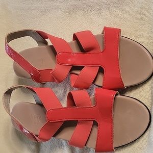 Munro Patent Sandals 9 M